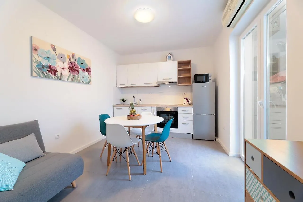 Blue Sunrise Apartment 0*, Vrsi